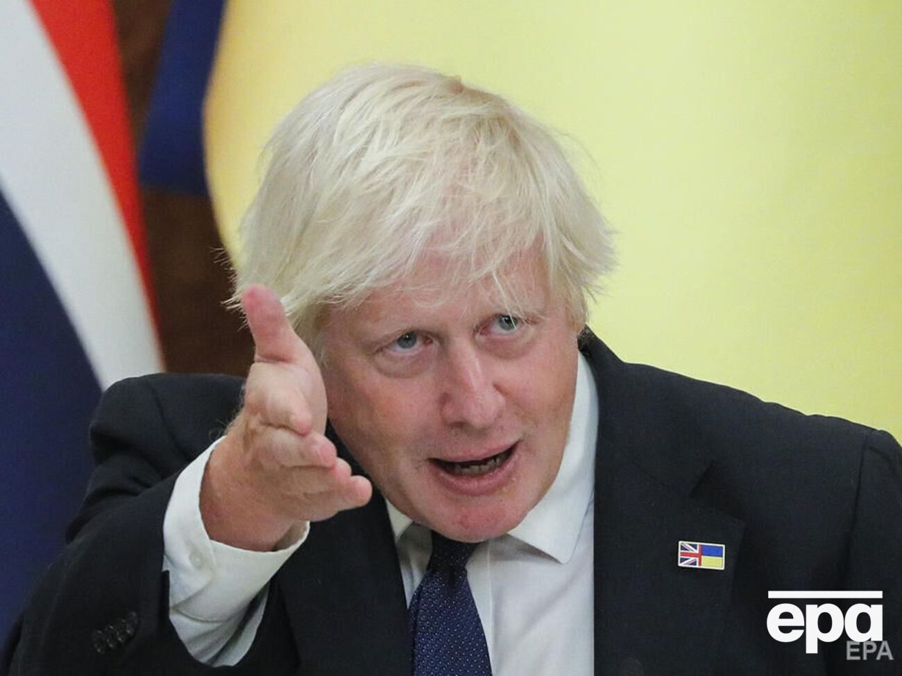 Джонсон собирается больше времени проводить в США, пишет FT