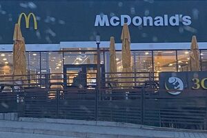 Сеть McDonald's продолжает открывать закрытые из-за вторжения РФ заведения