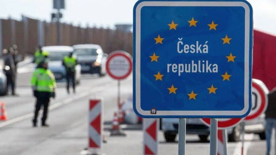 Чехи больше не впускают в страну российских туристов
