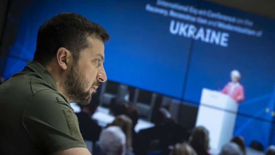Киев и Брюссель "вышли на тот уровень в отношениях, которого Украина давно заслуживает", отметил Зеленский