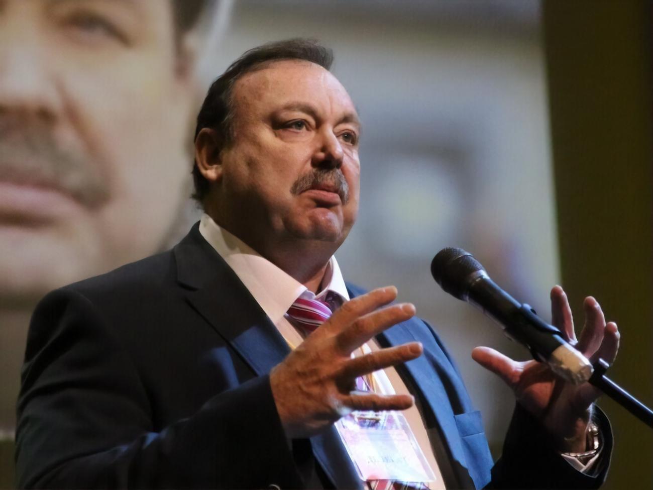 По мнению Гудкова, в первую очередь сепаратистские процессы могут начаться в Татарстане, Башкортостане или Туве