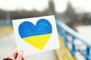 За даними соціологів, оцінювання напрямку розвитку справ у країні як правильного домінує в усіх регіонах України й серед усіх вікових груп