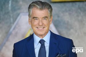 Пірс Броснан зіштовхнув телеведучого зі свого місця на концерті