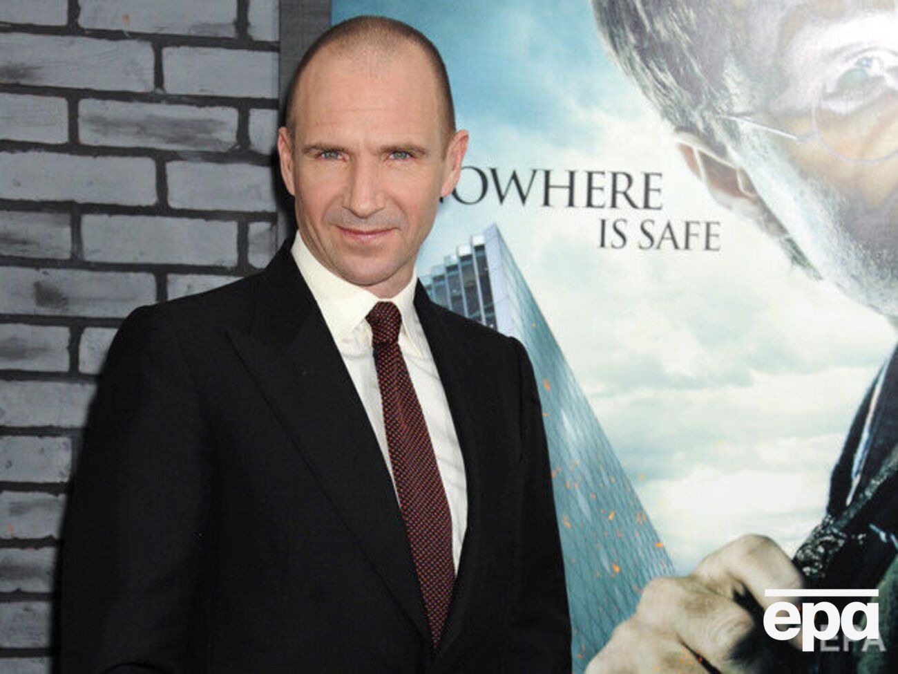 Рэйф Файнс защитил создательницу Гарри Поттера от защитников трансгендеров