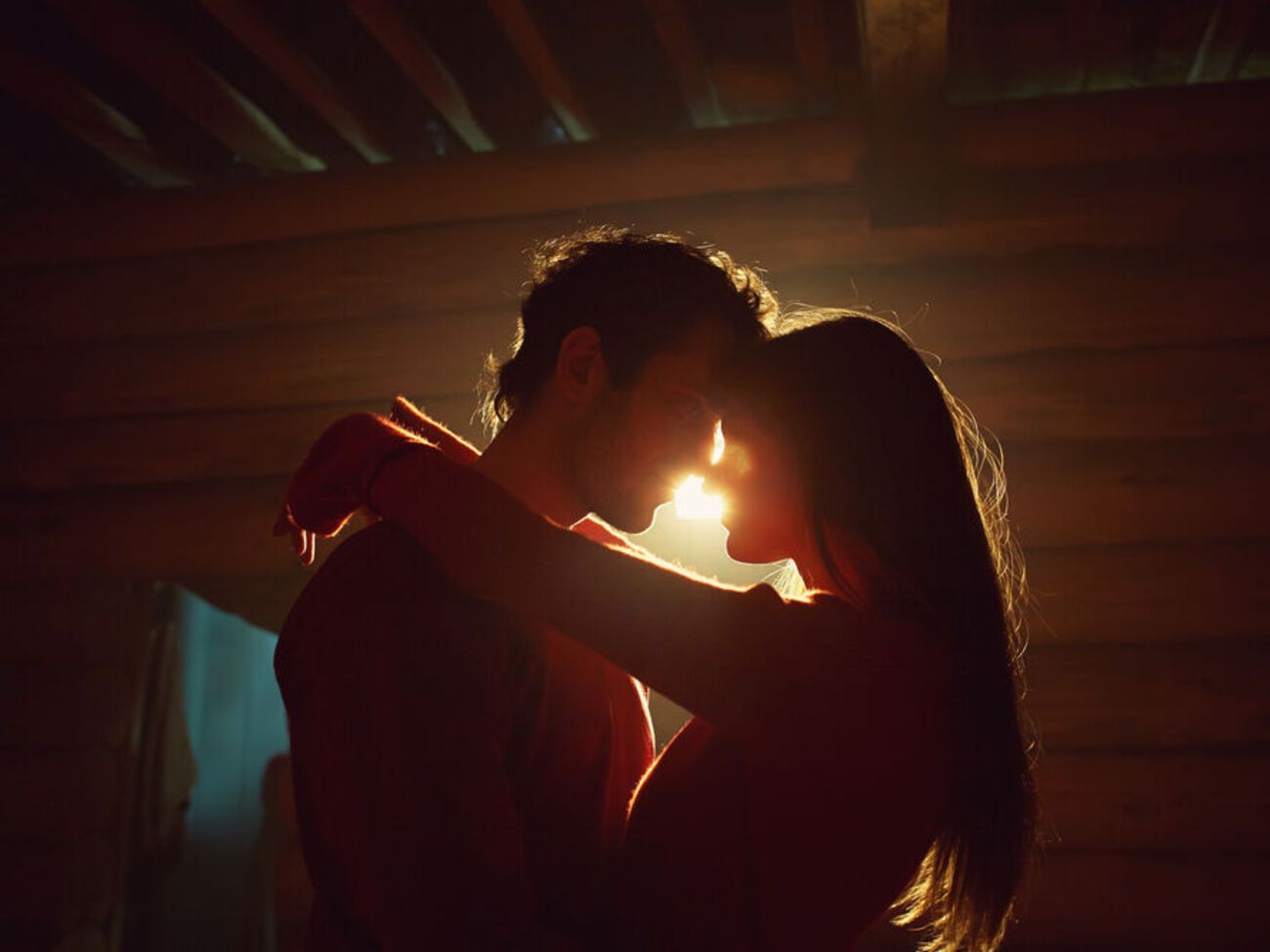 В Молдове людям подали идею заниматься любовью вместо того, чтобы ссориться, если из-за экономии электричества в домах темно