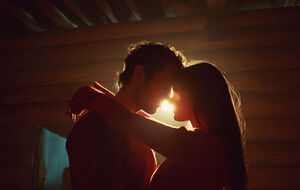 В Молдове людям подали идею заниматься любовью вместо того, чтобы ссориться, если из-за экономии электричества в домах темно