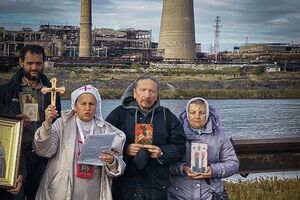 Шоу носило название священного крестного хода вокруг "Азовстали", отметил Андрющенко