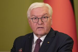Штайнмайер рассказал, что впечатлен героизмом жителей Корюковки, которые голыми руками останавливали танки российских оккупантов