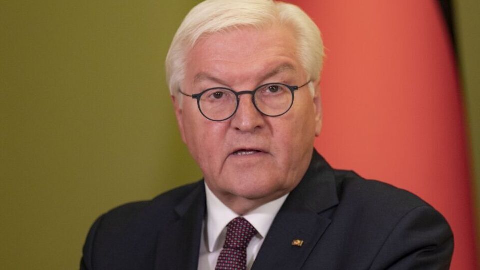 Штайнмайер рассказал, что впечатлен героизмом жителей Корюковки, которые голыми руками останавливали танки российских оккупантов