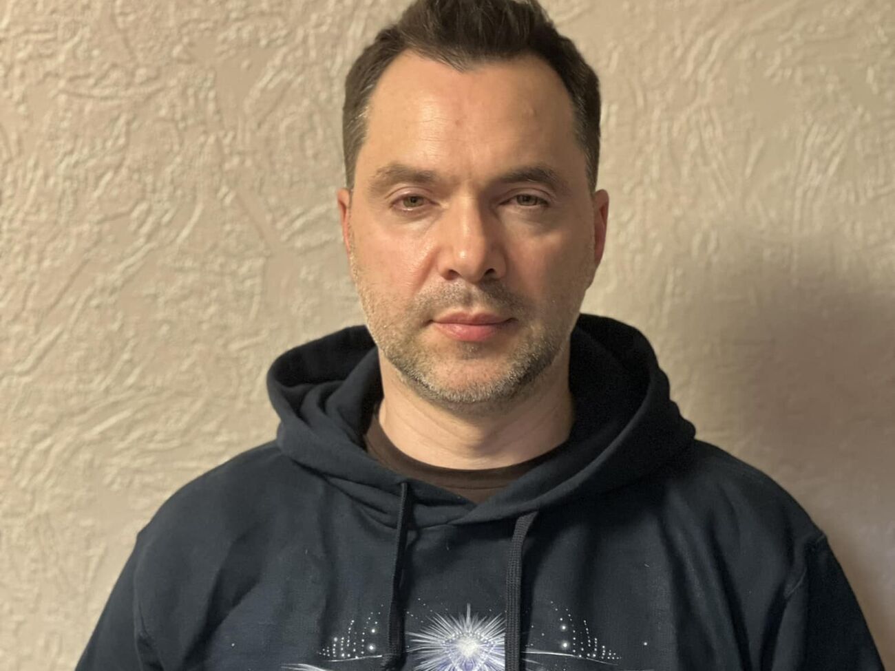 Арестович женат в третий раз