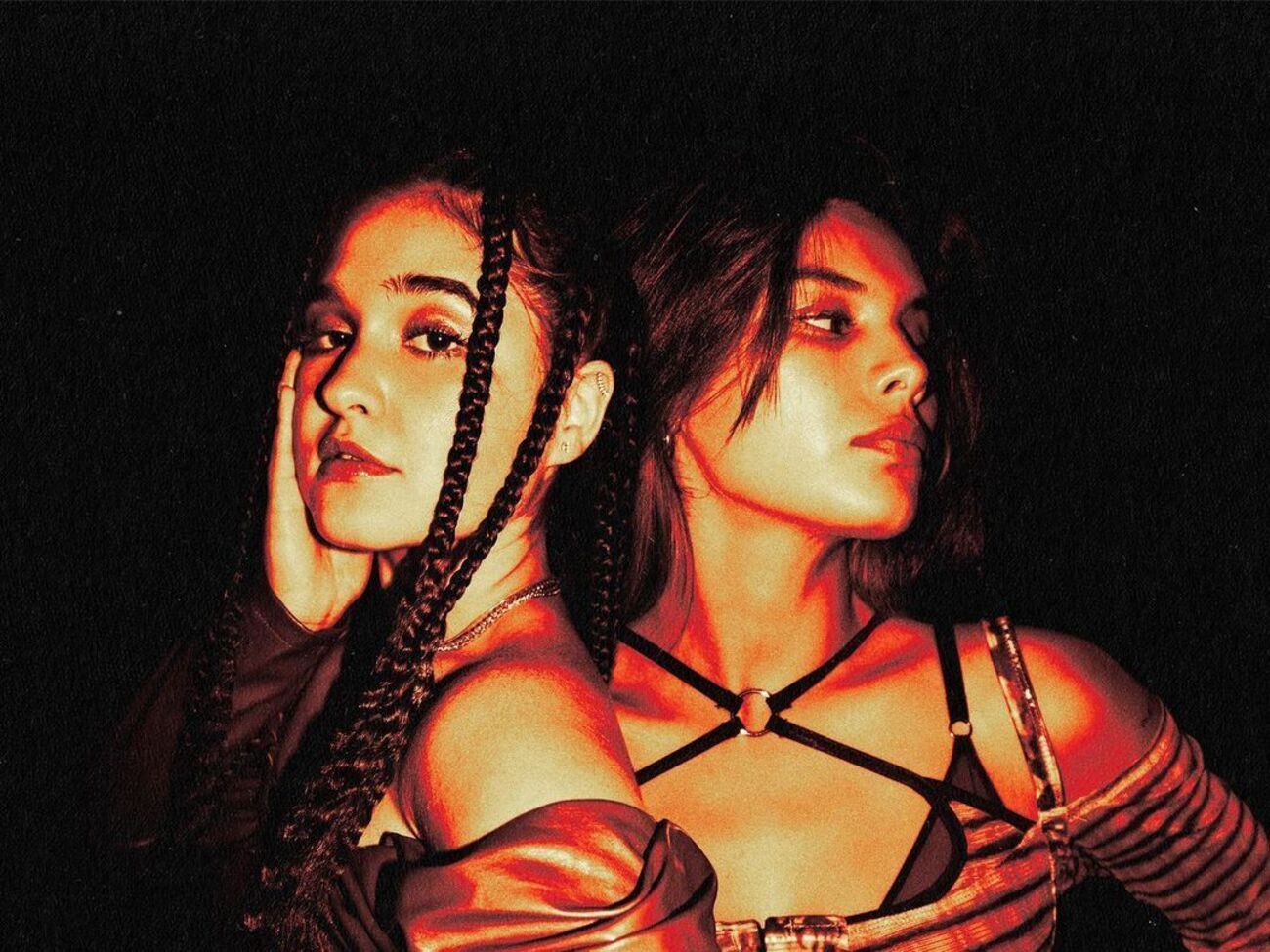 Спев дуэтом, Michelle Andrade и Sofia Shanti&nbsp;создали композицию в концепции girl power