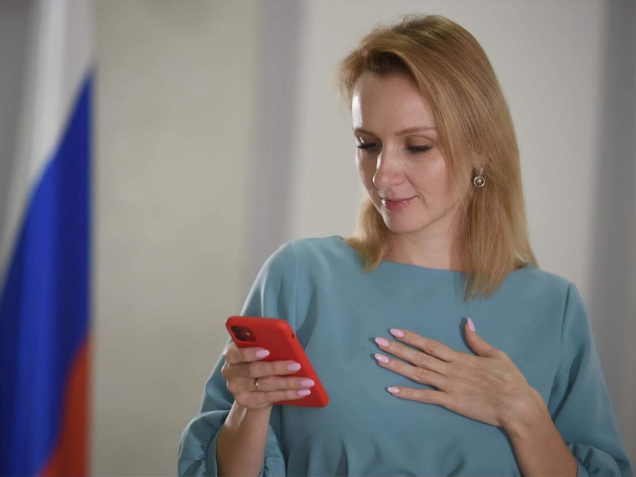 За даними мінфіну США, Львова-Бєлова безпосередньо керувала зусиллями Росії щодо депортації тисяч українських дітей у РФ