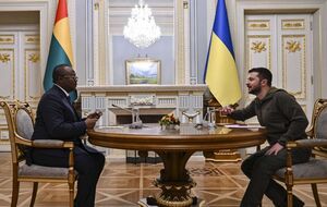 Эмбало стал первым лидером африканского государства, посетившим Украину после полномасштабного вторжения России, отметил Зеленский