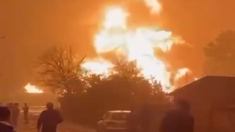 На опублікованих відео – сильна пожежа