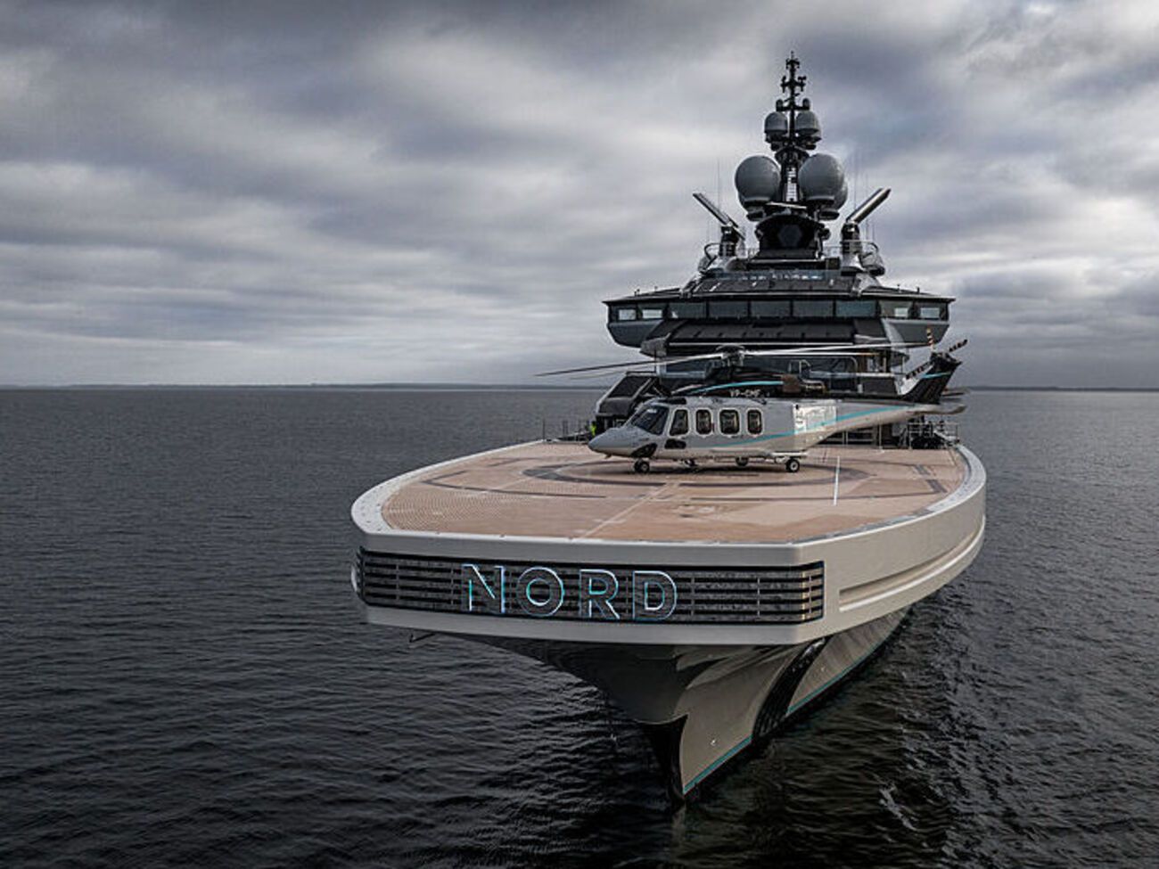 150-метрове судно Nord зараз пришвартоване в Кейптауні