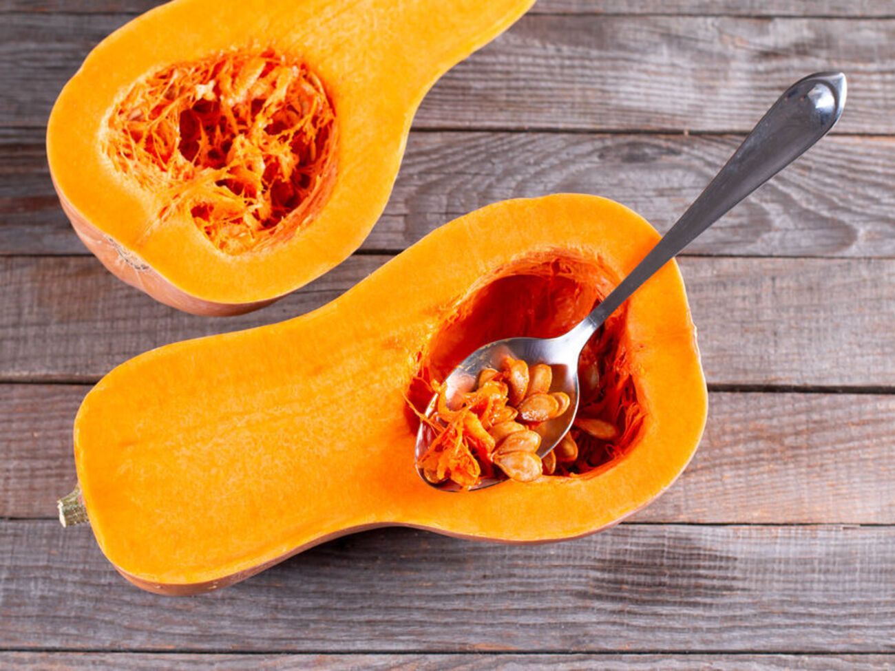 Перед приготовлением из тыквы необходимо убрать семечки