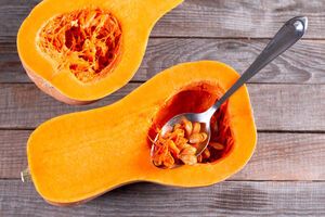 Перед приготовлением из тыквы необходимо убрать семечки