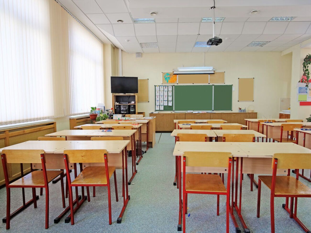 Из мелитопольских школ начали увольняться учителя-коллаборанты