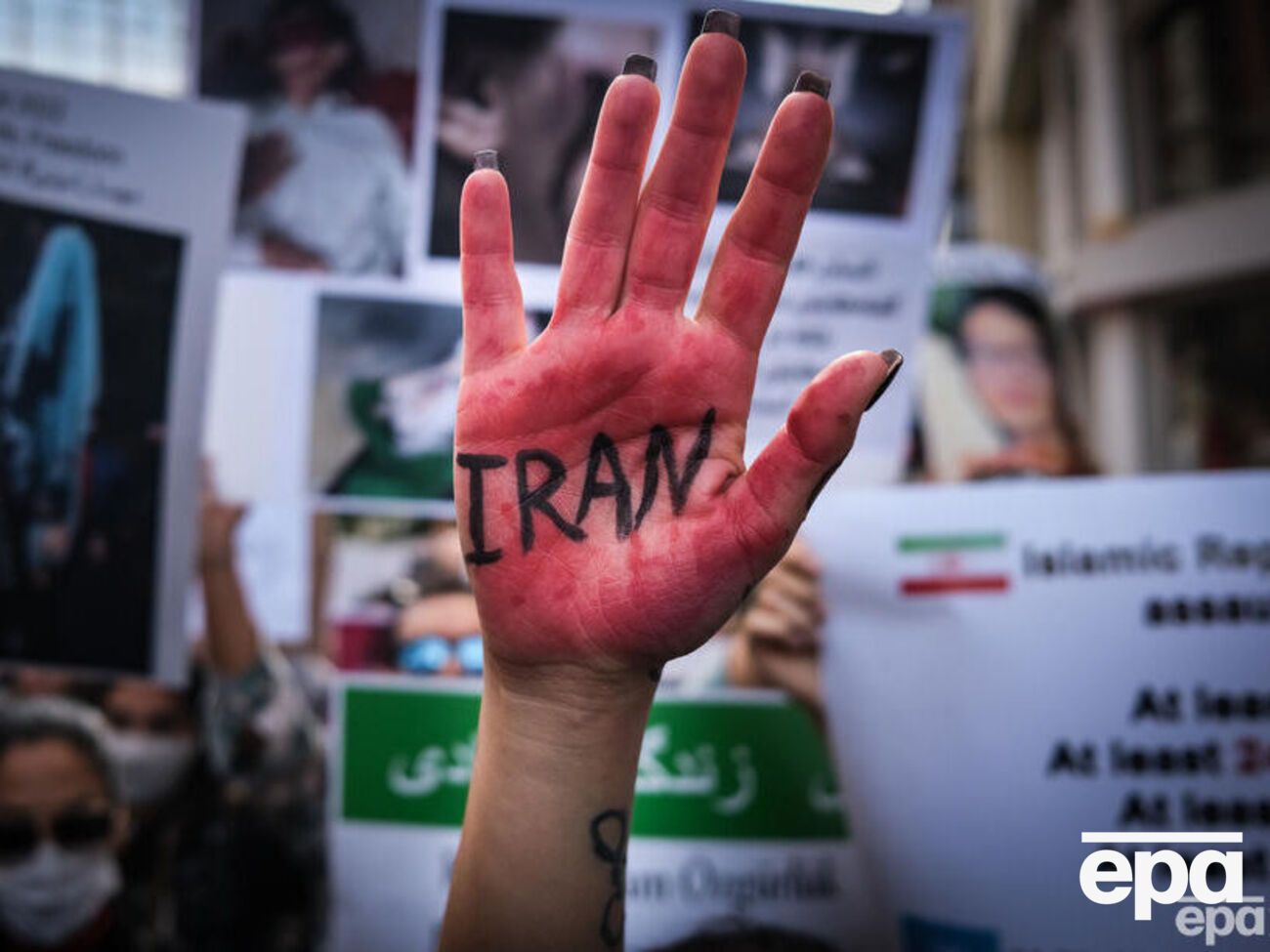 Россия имеет богатый опыт подавления протестов, которым готова поделиться с Ираном. Этого опасаются в США