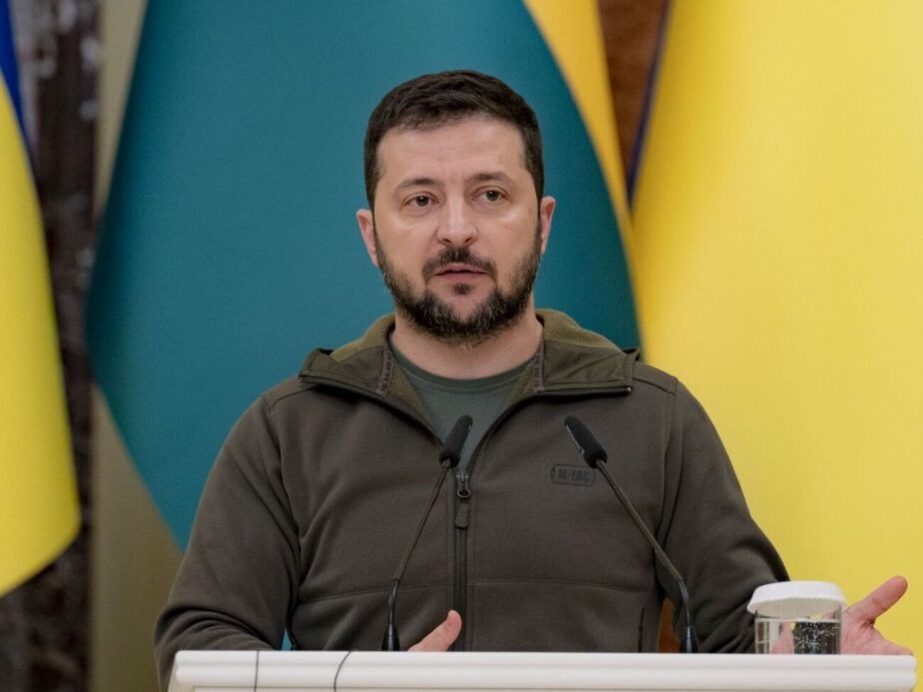 Владимир Зеленский подписал закон об электронном резидентстве