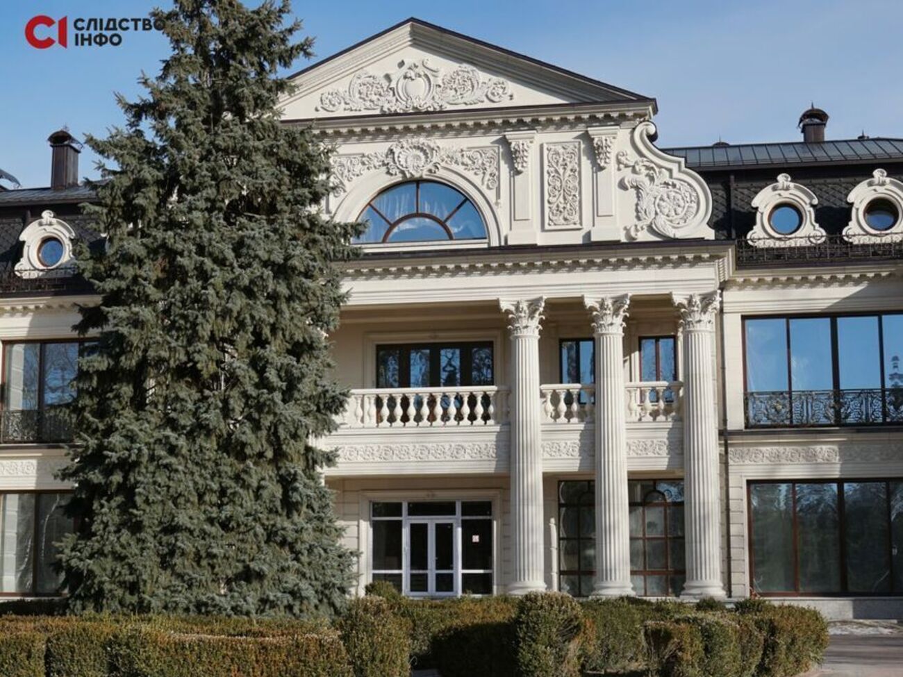 За інформацією ЗМІ, Медведчук, якого обміняли на українських захисників, намагається повернути собі контроль над маєтком у Пущі-Водиці