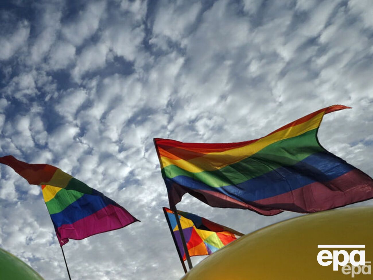 "Российская ЛГБТ-сеть"&nbsp;заявила, что документ&nbsp;о "пропаганде" однополых отношений "дискриминирует и унижает достоинство"