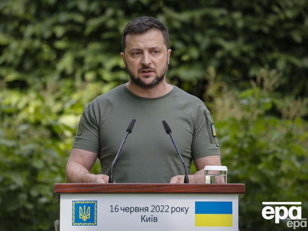Зеленський: Байден допомагає нам більше, ніж було до нього