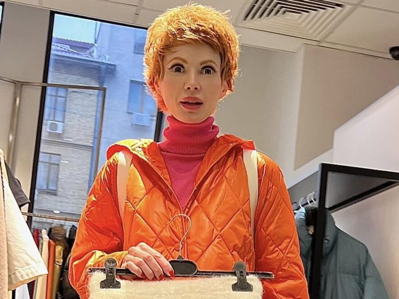 Лебедь не уточнила, купила ли себе утепленные трусы