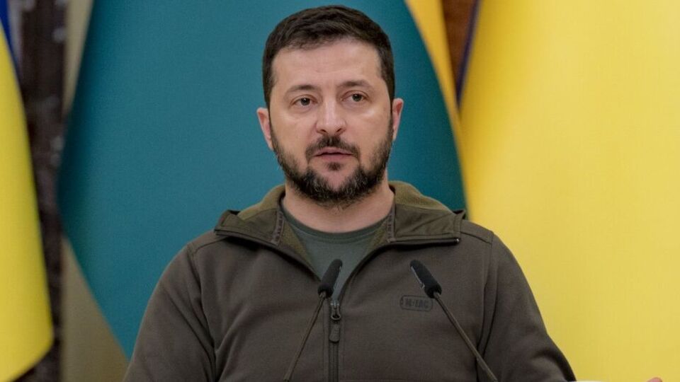Зеленский: Мы чтим украинцев, которые боролись и победили нацизм в годы Второй мировой войны. Сегодня мы это делаем, держа в руках не цветы, а оружие