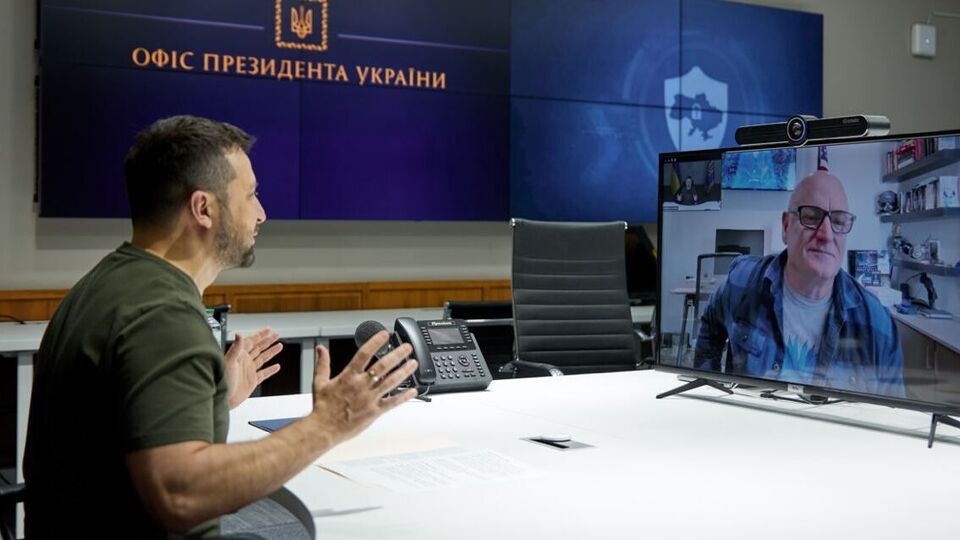 Первым проектом Келли станет сбор на машины скорой помощи класса С