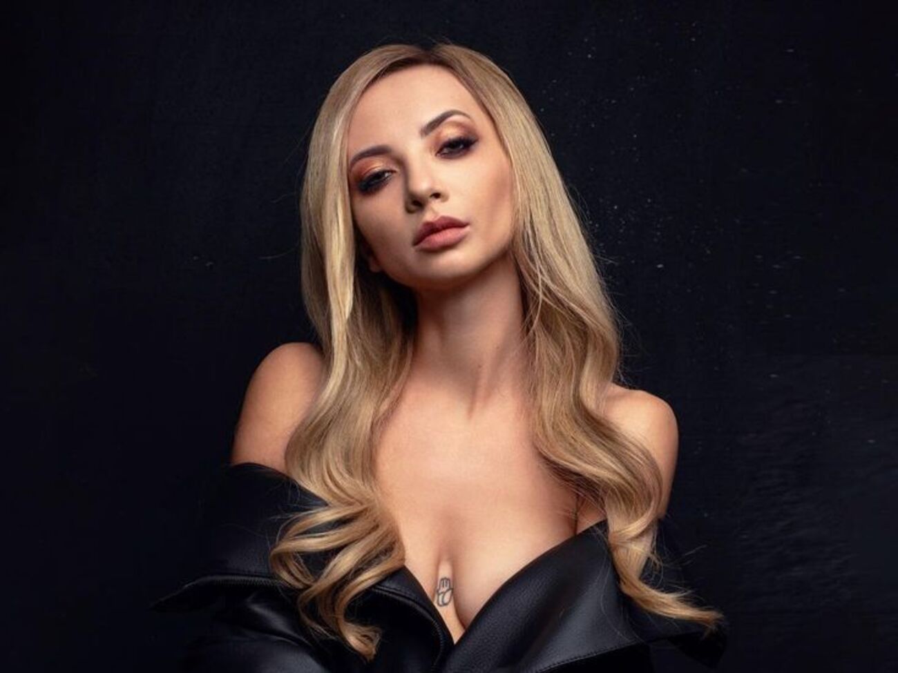 Сопонару позировала в одежде украинского бренда