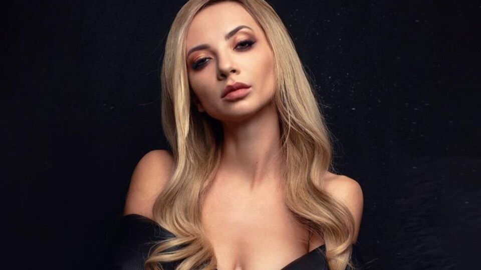 Сопонару позировала в одежде украинского бренда