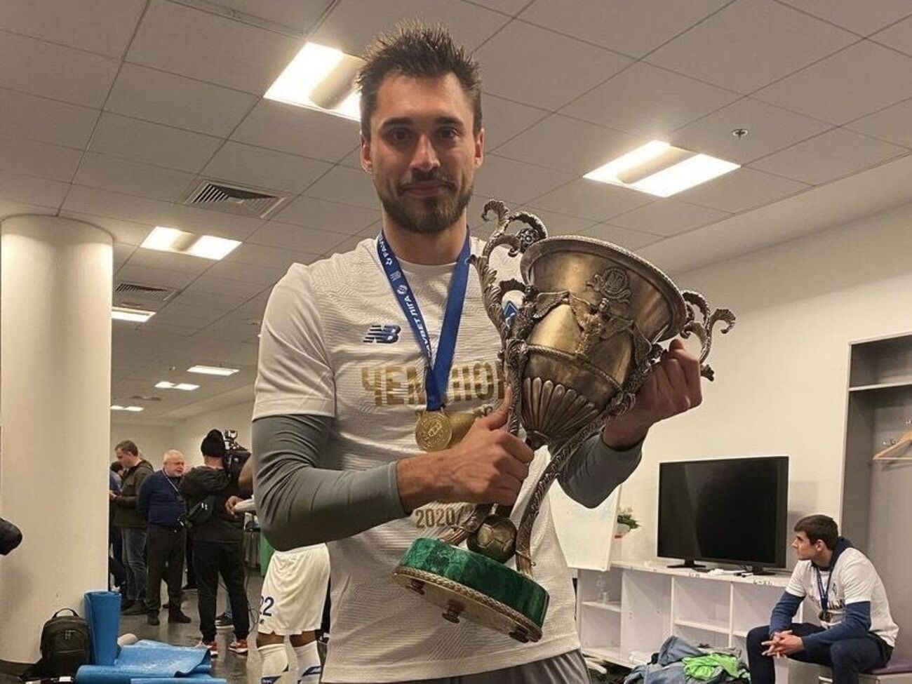 Бущан учится стрельбе и пойдет на курсы домедицинской подготовки