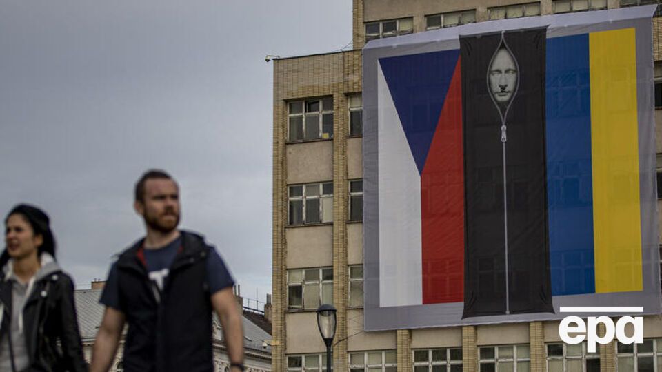 Путіна зобразили в мішку для тіл