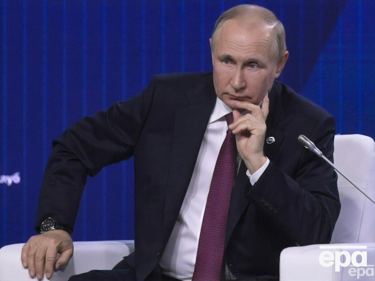 Путин занимает должность президента России с 2000 года с перерывом в 2008–2012 годах, когда был главой правительства