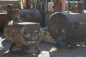 Над изготовлением одного полевого обогревателя бригада из четырех человек работает около 16 часов