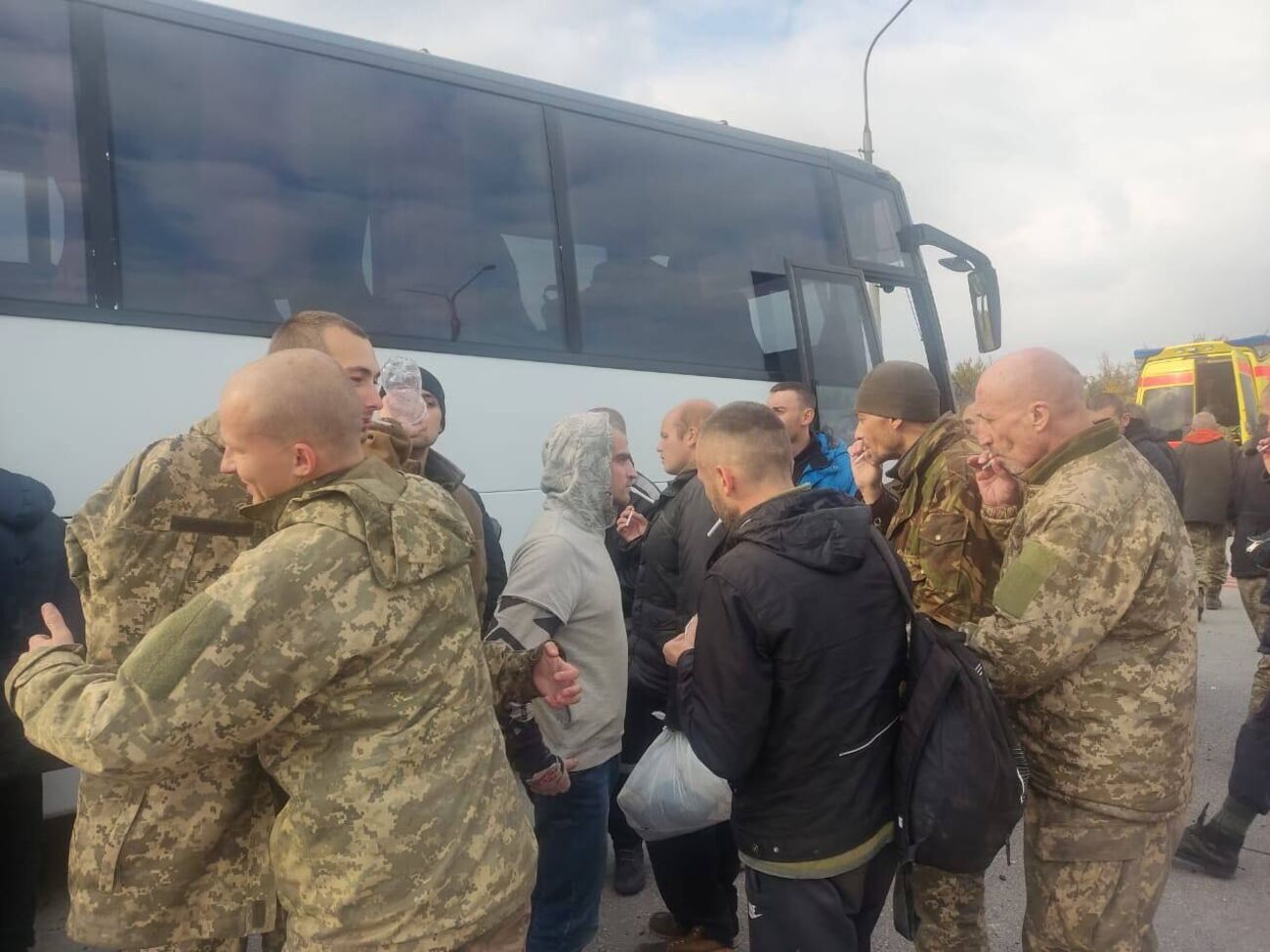 Домой вернутся моряк со Змеиного, врач из Мариуполя, военные, захваченные под Чернобылем