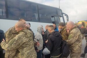 Домой вернутся моряк со Змеиного, врач из Мариуполя, военные, захваченные под Чернобылем