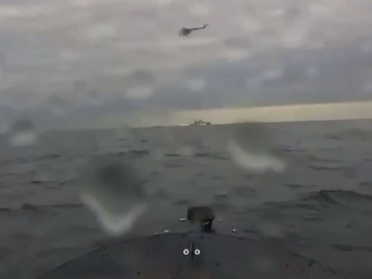 На відео потрапила стрілянина з вертольота