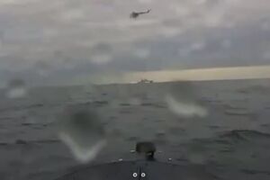 На видео попала стрельба с вертолета