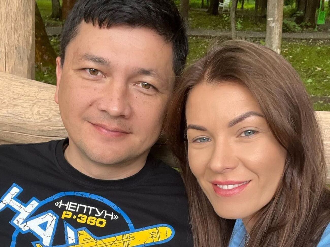 Кім разом із дружиною Юлією виховує трьох дітей