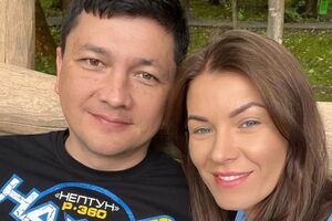 Ким вместе с женой Юлией воспитывает троих детей