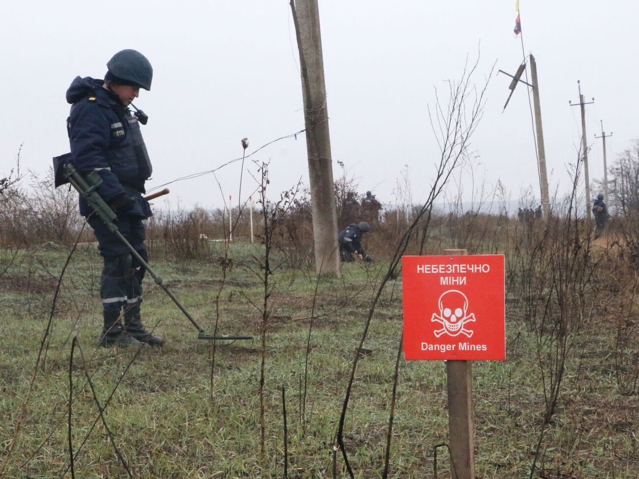 Монастирський зазначив, що окупанти мінують "усе суцільно"