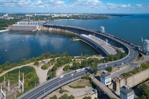 В результате вражеских обстрелов пострадала инфраструктура Запорожья