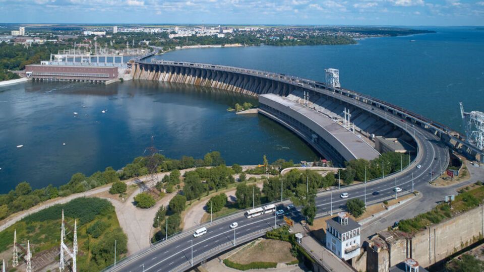 В результате вражеских обстрелов пострадала инфраструктура Запорожья