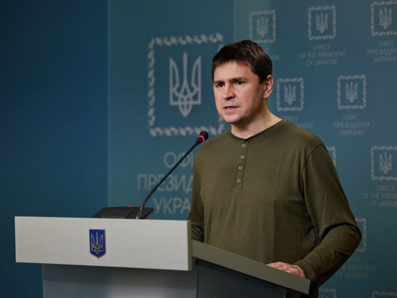 По словам советника главы Офиса президента, военными действиями в России руководят, в частности, кремлевские клерки