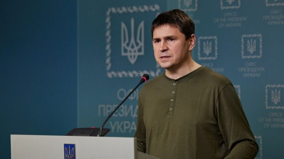 По словам советника главы Офиса президента, военными действиями в России руководят, в частности, кремлевские клерки