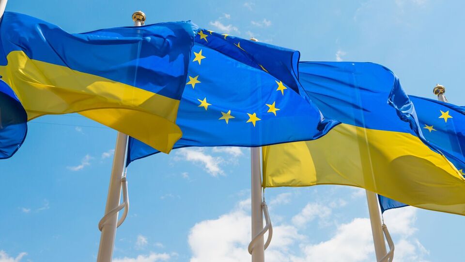 По данным социологов, поддержка вступления в ЕС единодушна среди представителей всех макрорегионов Украины