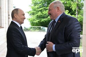 Лукашенку (на фото праворуч) не хочеться помирати, хоча пожив уже досить довго, зазначив Гудков