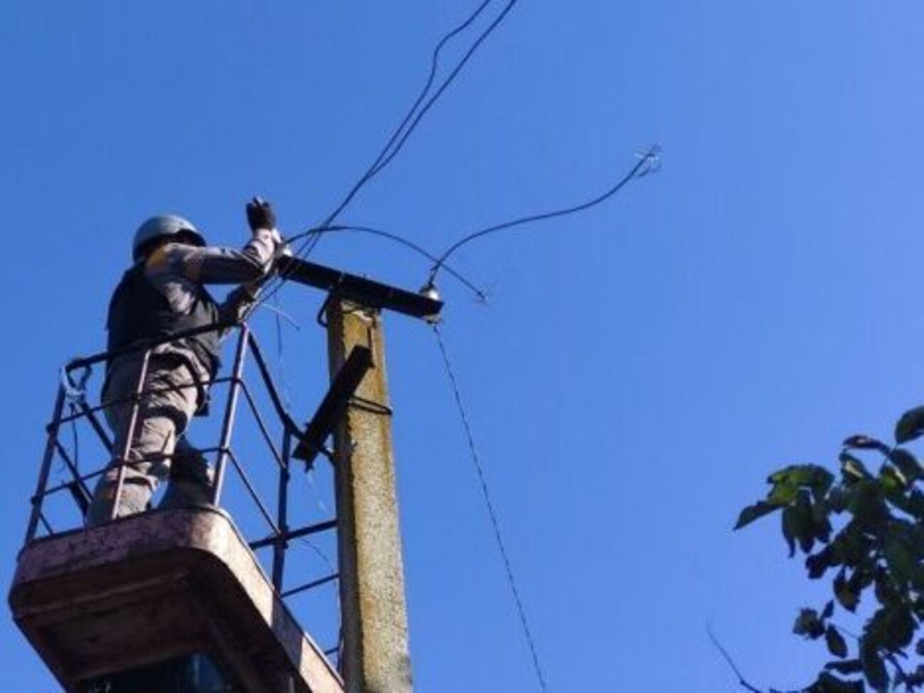 Усього з початку повномасштабного вторгнення Росії енергетики ДТЕК повернули світло у 4,1 млн домогосподарств у Києві, Київській, Одеській, Дніпропетровській та Донецькій областях